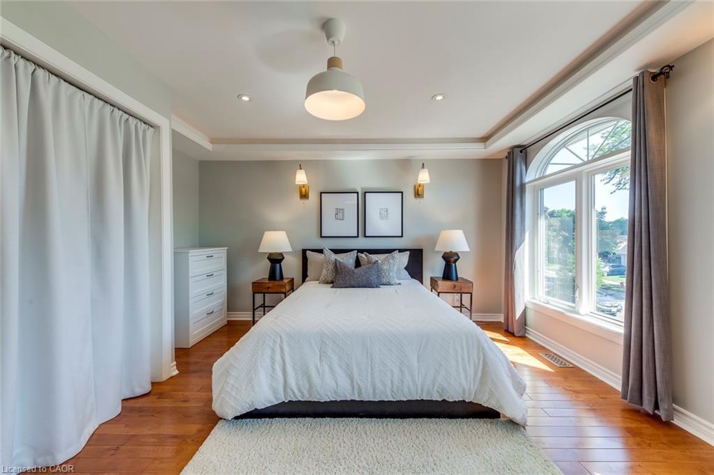 5281 Cindy Lane, Burlington, ON - Indoor Photo Showing Bedroom