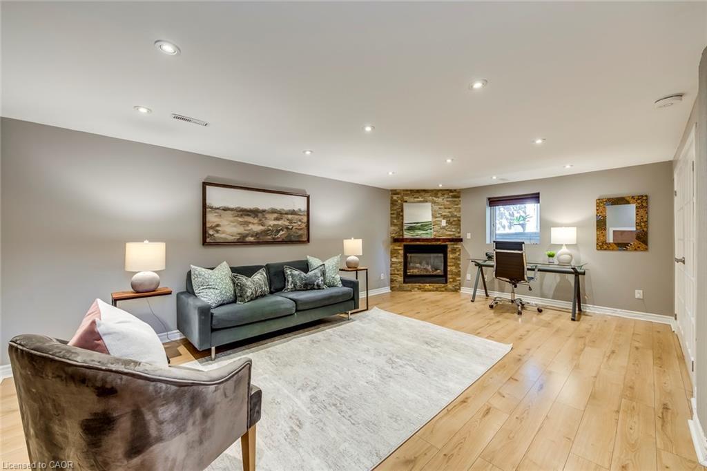 5281 Cindy Lane, Burlington, ON - Indoor Photo Showing Living Room With Fireplace