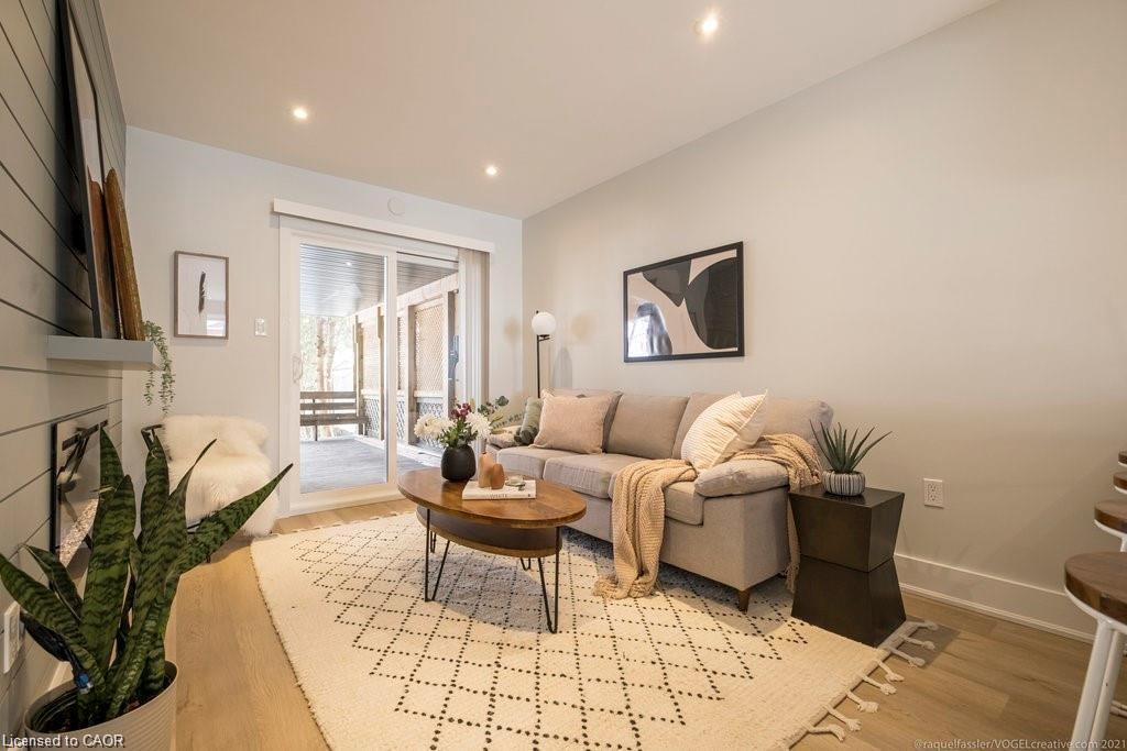 A-225 East 24Th Street, Hamilton, ON - Indoor Photo Showing Living Room