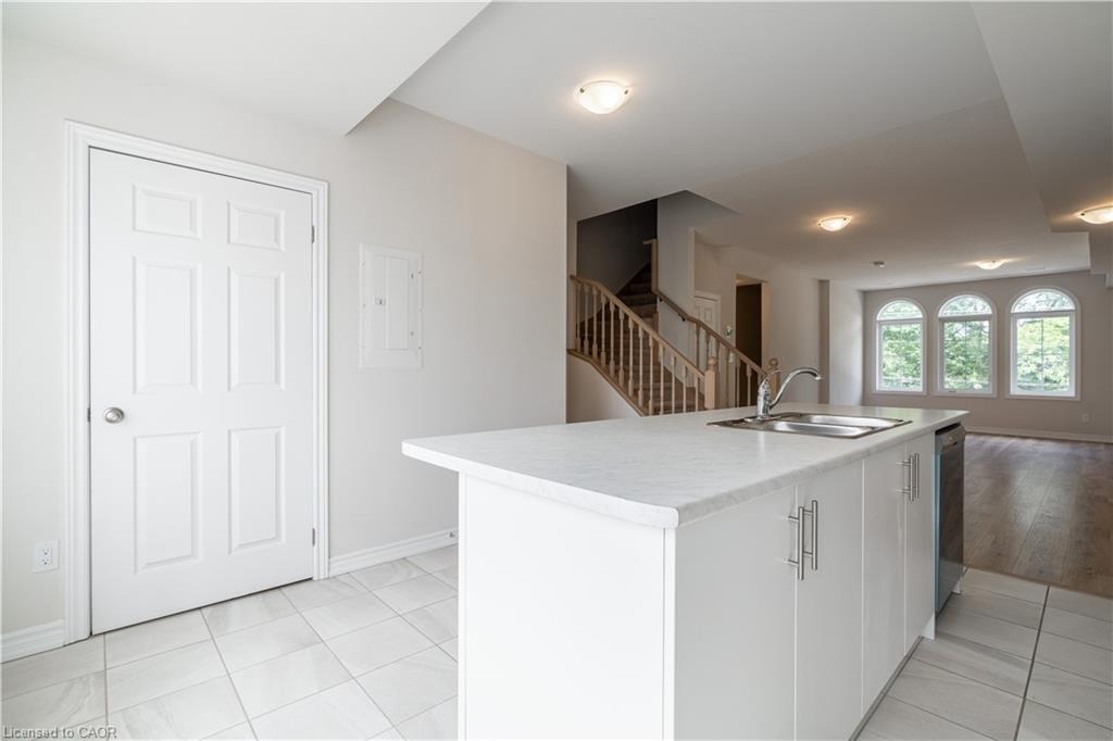7-677 Park Road, Brantford, ON - Indoor Photo Showing Kitchen With Double Sink