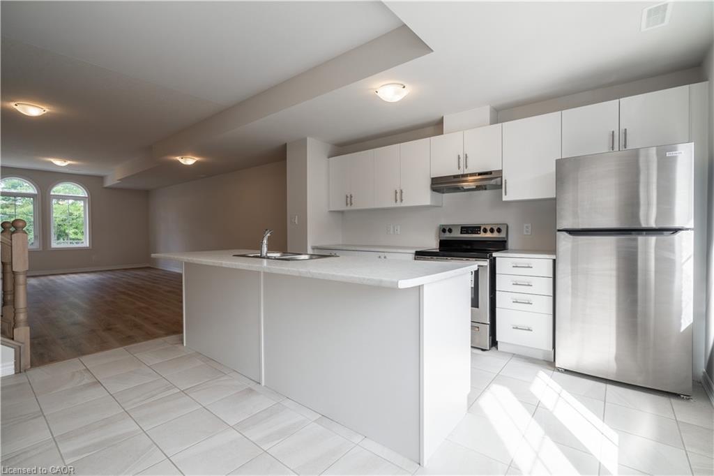 7-677 Park Road, Brantford, ON - Indoor Photo Showing Kitchen