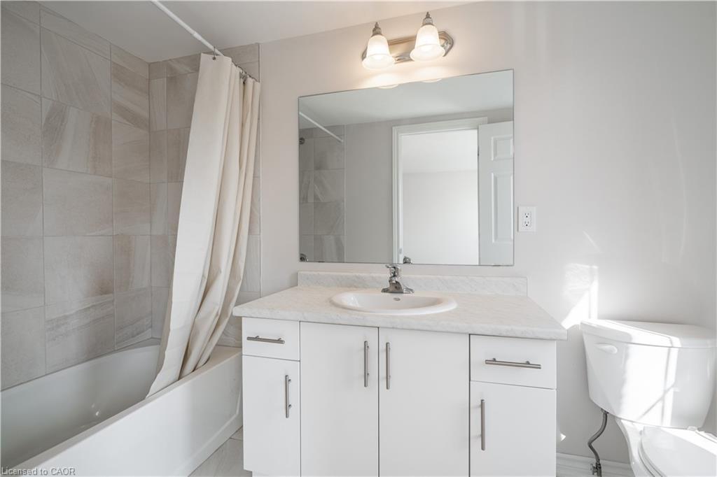 7-677 Park Road, Brantford, ON - Indoor Photo Showing Bathroom