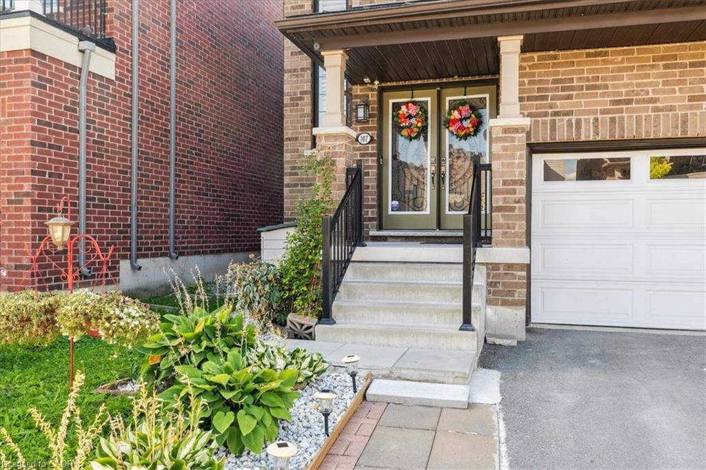 107 Pagebrook Crescent, Stoney Creek, ON - Outdoor