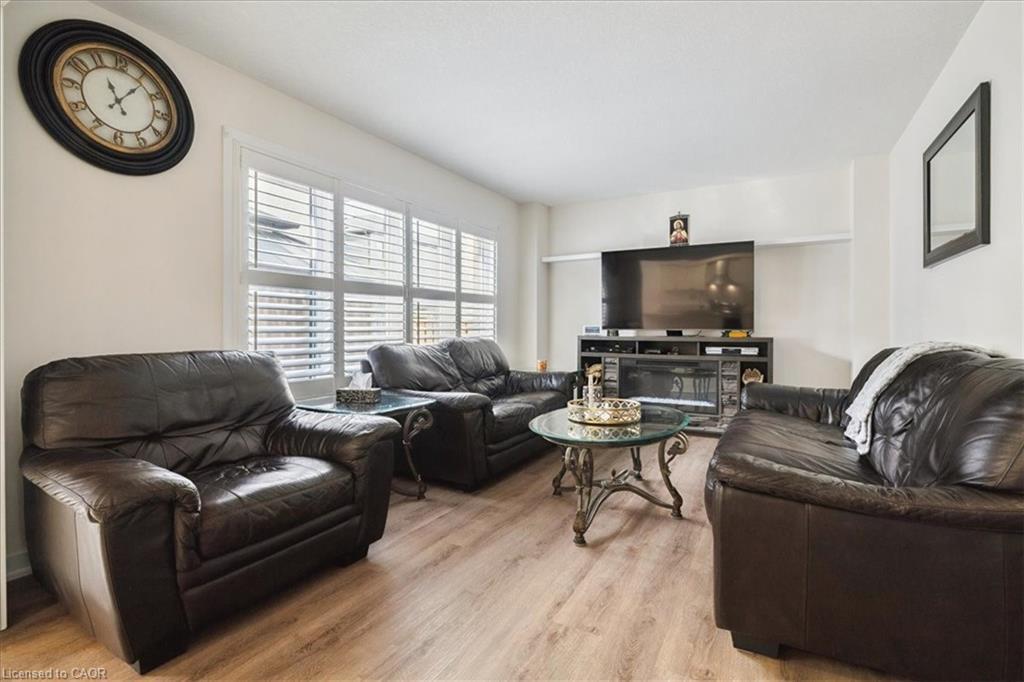 107 Pagebrook Crescent, Stoney Creek, ON - Indoor Photo Showing Living Room