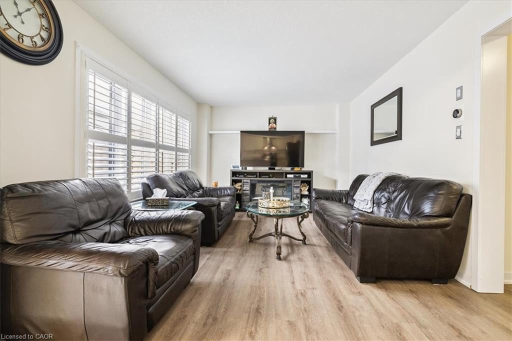 107 Pagebrook Crescent, Stoney Creek, ON - Indoor Photo Showing Living Room