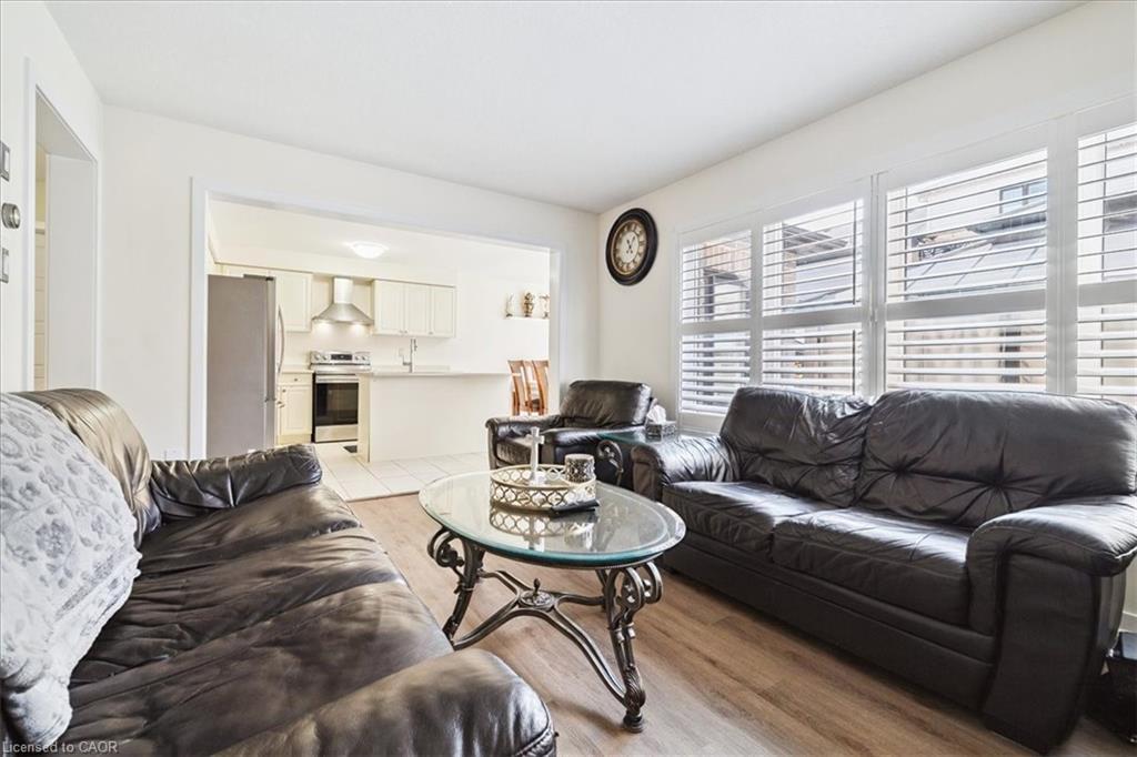 107 Pagebrook Crescent, Stoney Creek, ON - Indoor Photo Showing Living Room