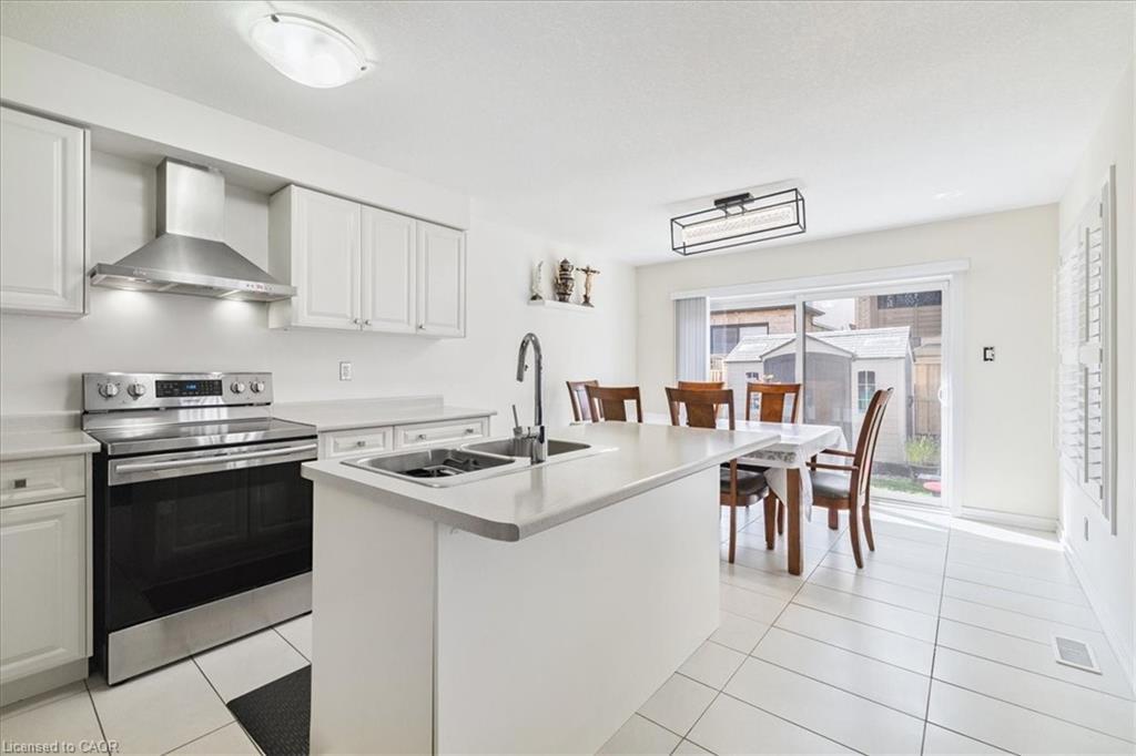 107 Pagebrook Crescent, Stoney Creek, ON - Indoor Photo Showing Kitchen