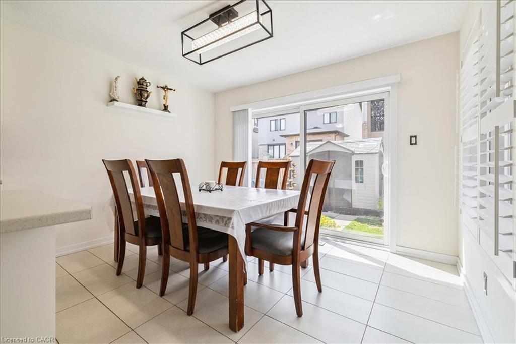 107 Pagebrook Crescent, Stoney Creek, ON - Indoor Photo Showing Dining Room