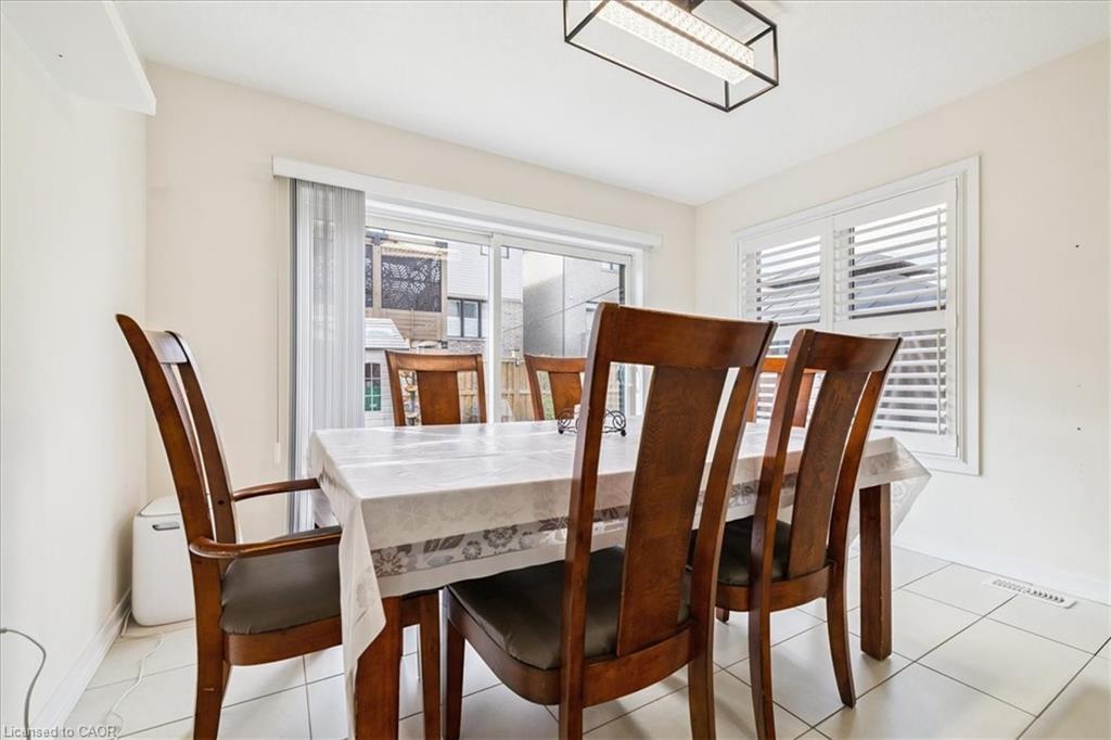 107 Pagebrook Crescent, Stoney Creek, ON - Indoor Photo Showing Dining Room