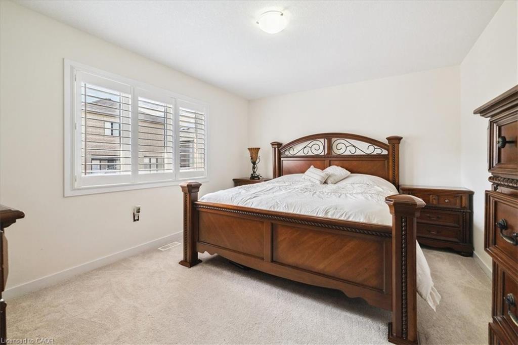 107 Pagebrook Crescent, Stoney Creek, ON - Indoor Photo Showing Bedroom