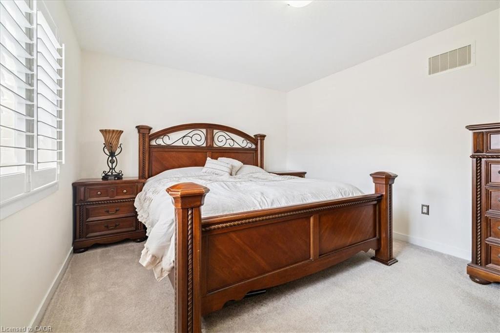 107 Pagebrook Crescent, Stoney Creek, ON - Indoor Photo Showing Bedroom