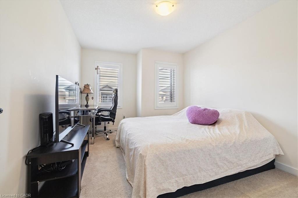 107 Pagebrook Crescent, Stoney Creek, ON - Indoor Photo Showing Bedroom