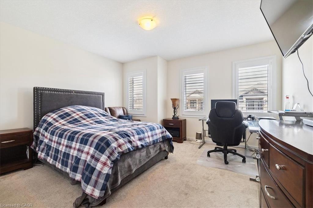107 Pagebrook Crescent, Stoney Creek, ON - Indoor Photo Showing Bedroom
