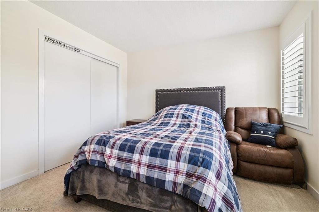 107 Pagebrook Crescent, Stoney Creek, ON - Indoor Photo Showing Bedroom