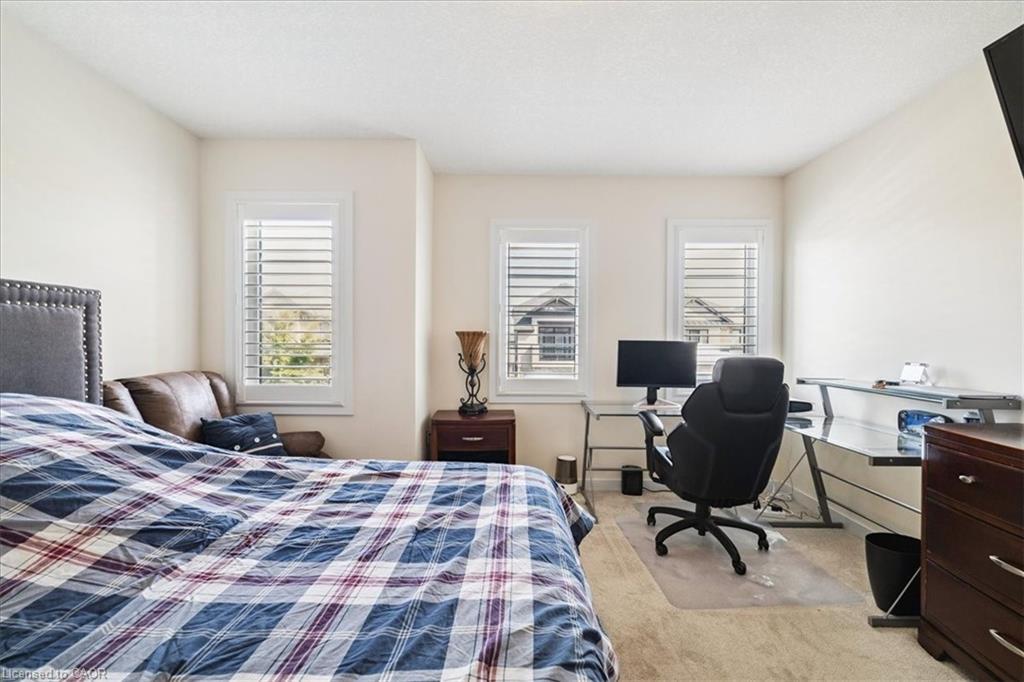 107 Pagebrook Crescent, Stoney Creek, ON - Indoor Photo Showing Bedroom