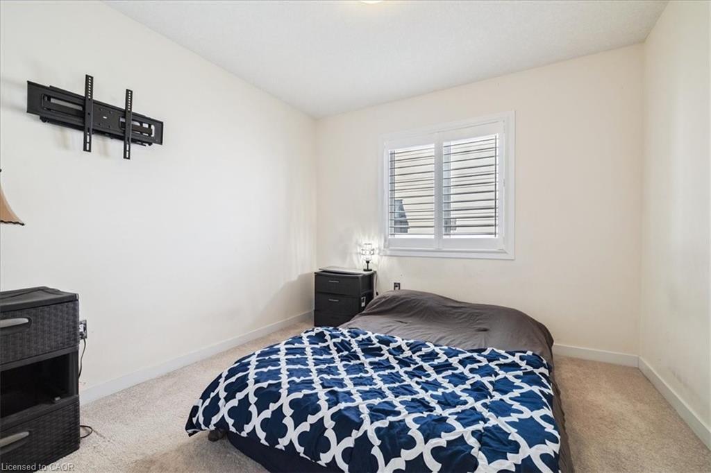 107 Pagebrook Crescent, Stoney Creek, ON - Indoor Photo Showing Bedroom