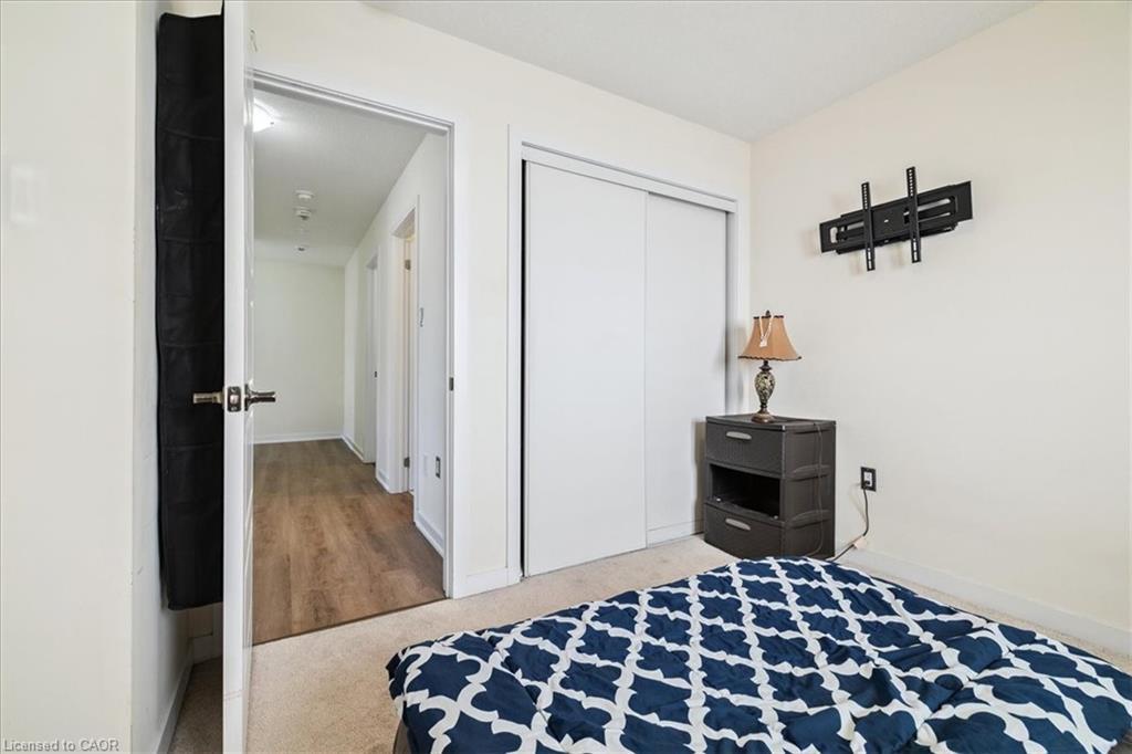 107 Pagebrook Crescent, Stoney Creek, ON - Indoor Photo Showing Bedroom