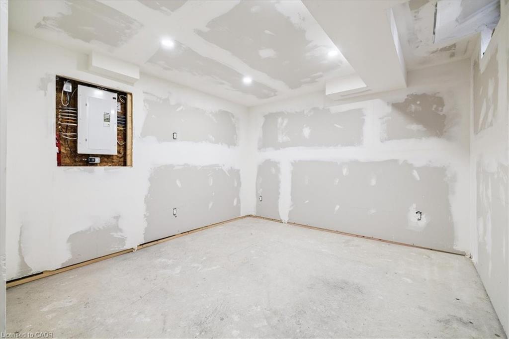 107 Pagebrook Crescent, Stoney Creek, ON - Indoor Photo Showing Other Room