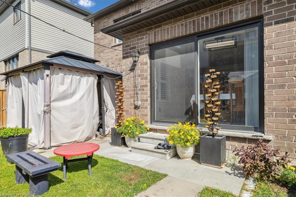 107 Pagebrook Crescent, Stoney Creek, ON - Outdoor