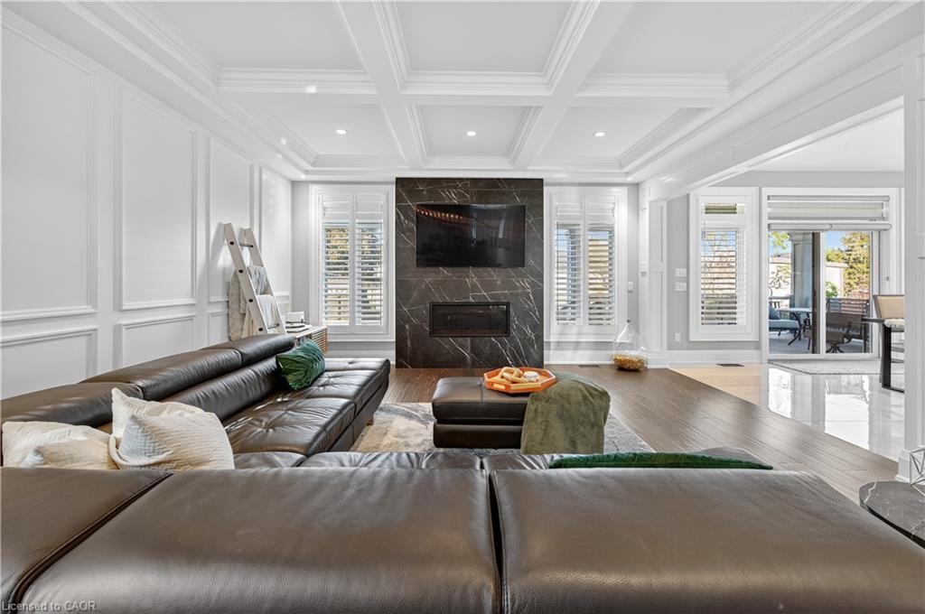 18 David Avenue, Hamilton, ON - Indoor Photo Showing Living Room With Fireplace
