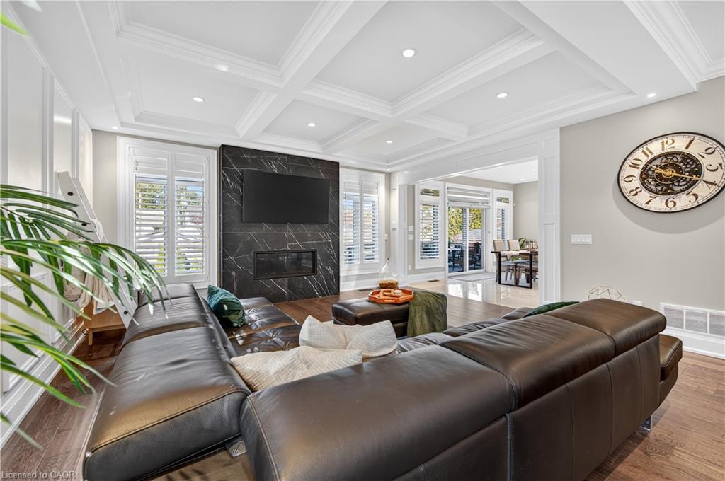 18 David Avenue, Hamilton, ON - Indoor Photo Showing Living Room With Fireplace