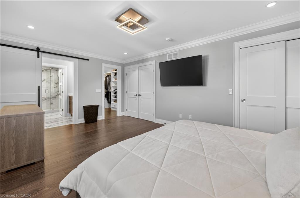 18 David Avenue, Hamilton, ON - Indoor Photo Showing Bedroom