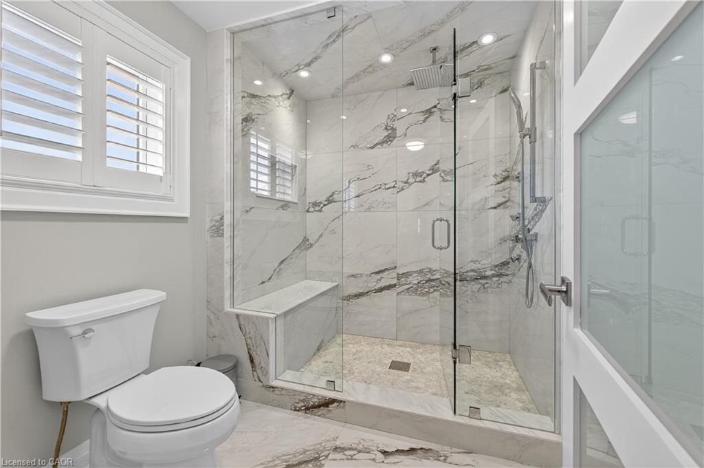 18 David Avenue, Hamilton, ON - Indoor Photo Showing Bathroom