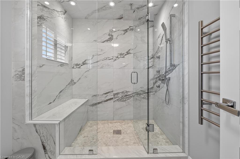 18 David Avenue, Hamilton, ON - Indoor Photo Showing Bathroom