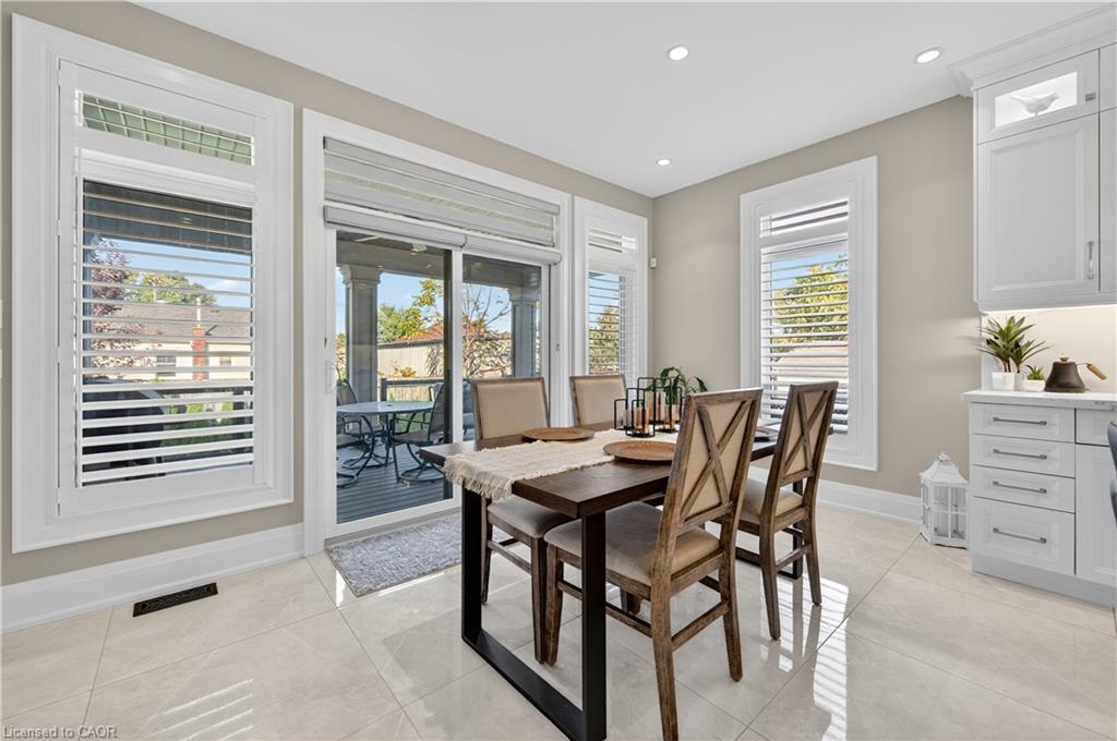 18 David Avenue, Hamilton, ON - Indoor Photo Showing Dining Room