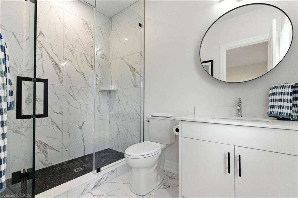 270 Charles Street, Waterford, ON - Indoor Photo Showing Bathroom