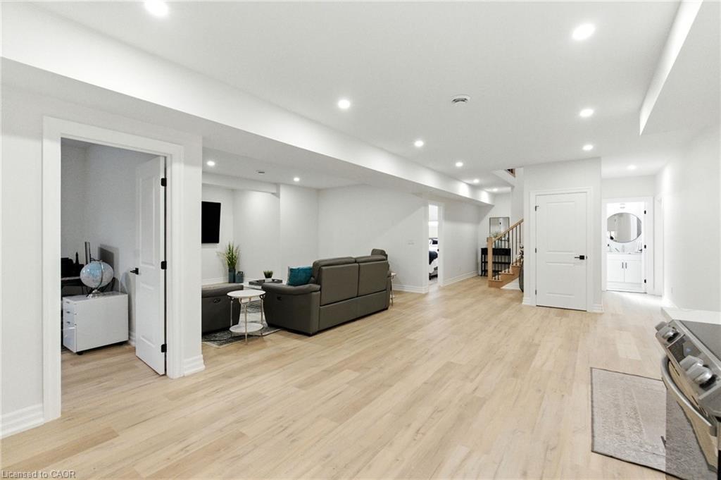 270 Charles Street, Waterford, ON - Indoor