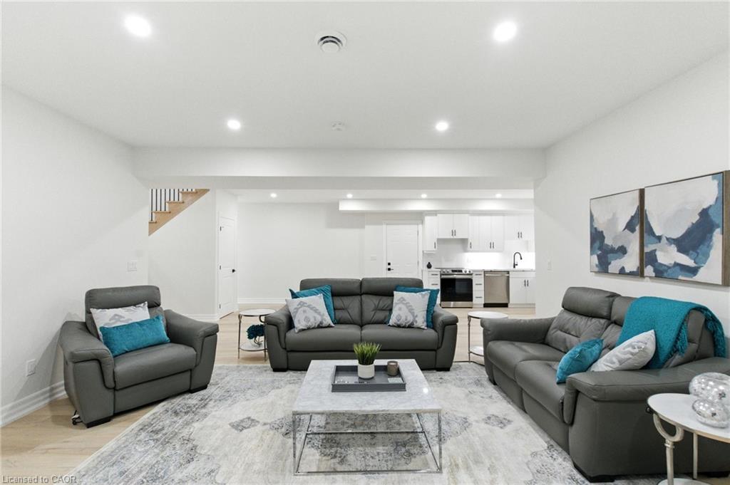 270 Charles Street, Waterford, ON - Indoor Photo Showing Living Room
