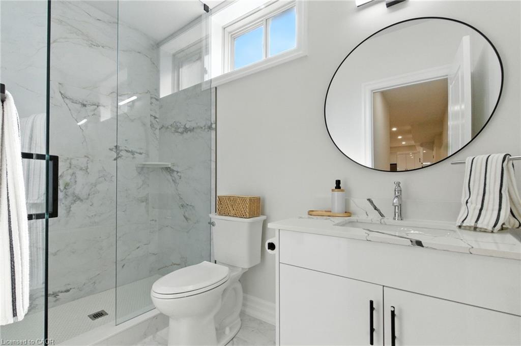 270 Charles Street, Waterford, ON - Indoor Photo Showing Bathroom