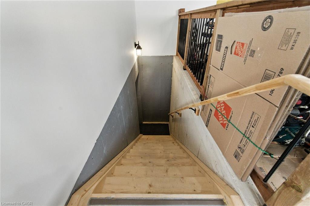 270 Charles Street, Waterford, ON - Indoor Photo Showing Other Room