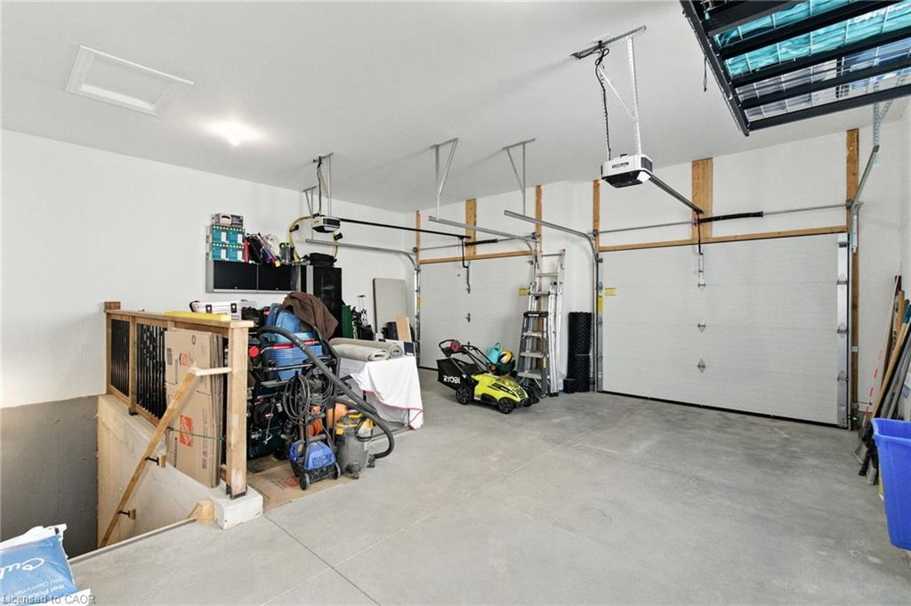 270 Charles Street, Waterford, ON - Indoor Photo Showing Garage
