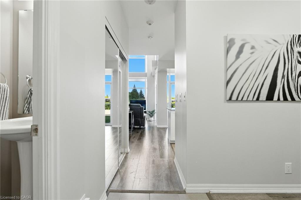 202-1940 Ironstone Drive, Burlington, ON - Indoor Photo Showing Other Room