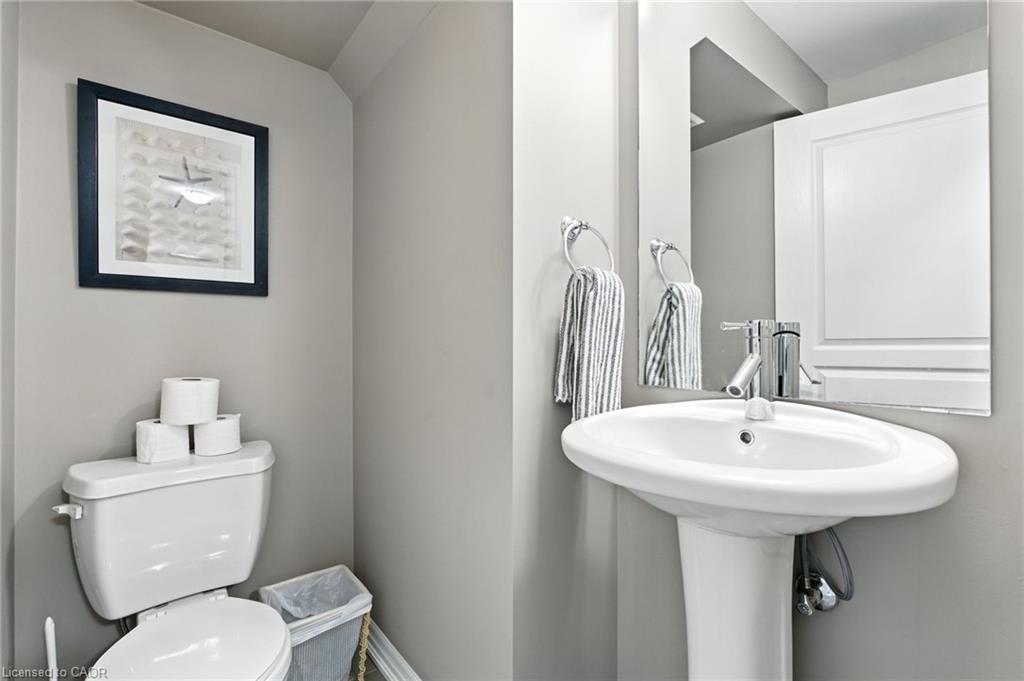 202-1940 Ironstone Drive, Burlington, ON - Indoor Photo Showing Bathroom