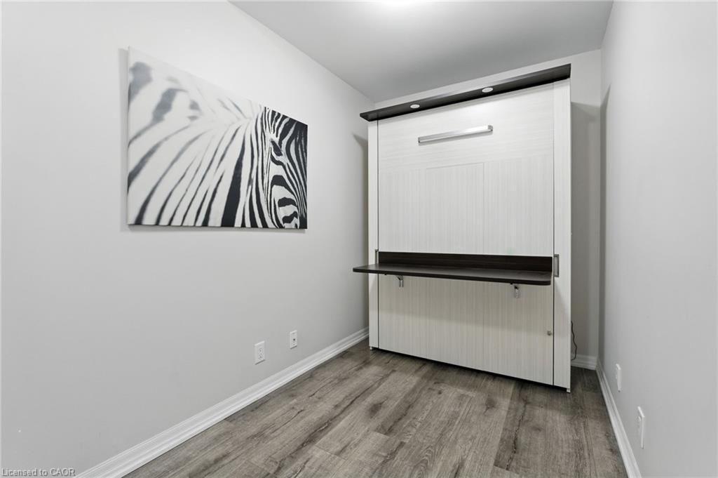 202-1940 Ironstone Drive, Burlington, ON - Indoor