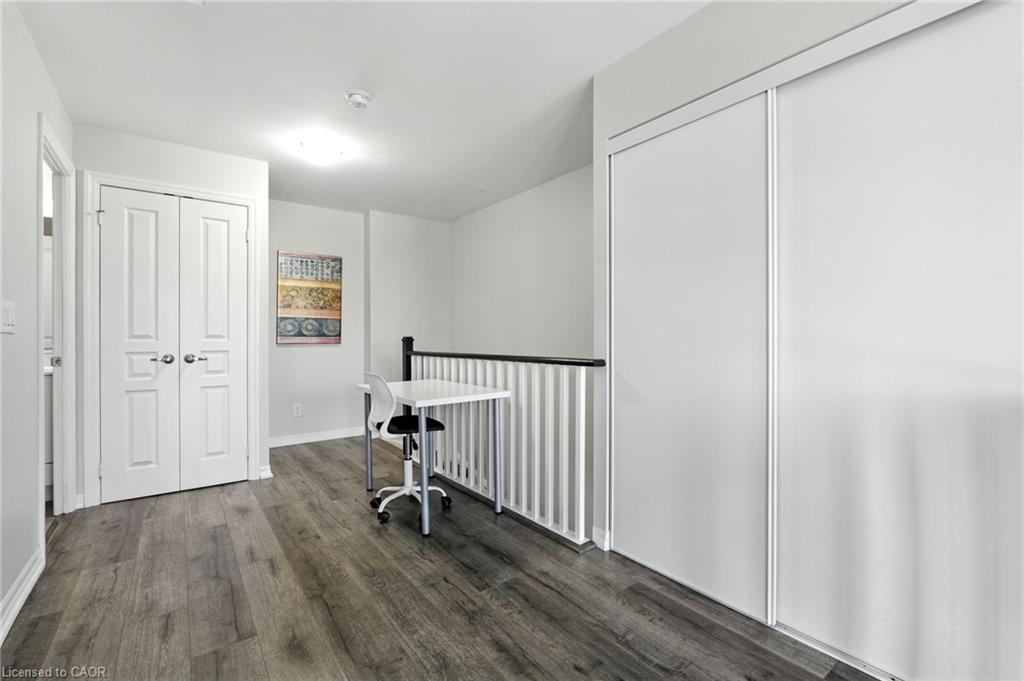 202-1940 Ironstone Drive, Burlington, ON - Indoor Photo Showing Other Room