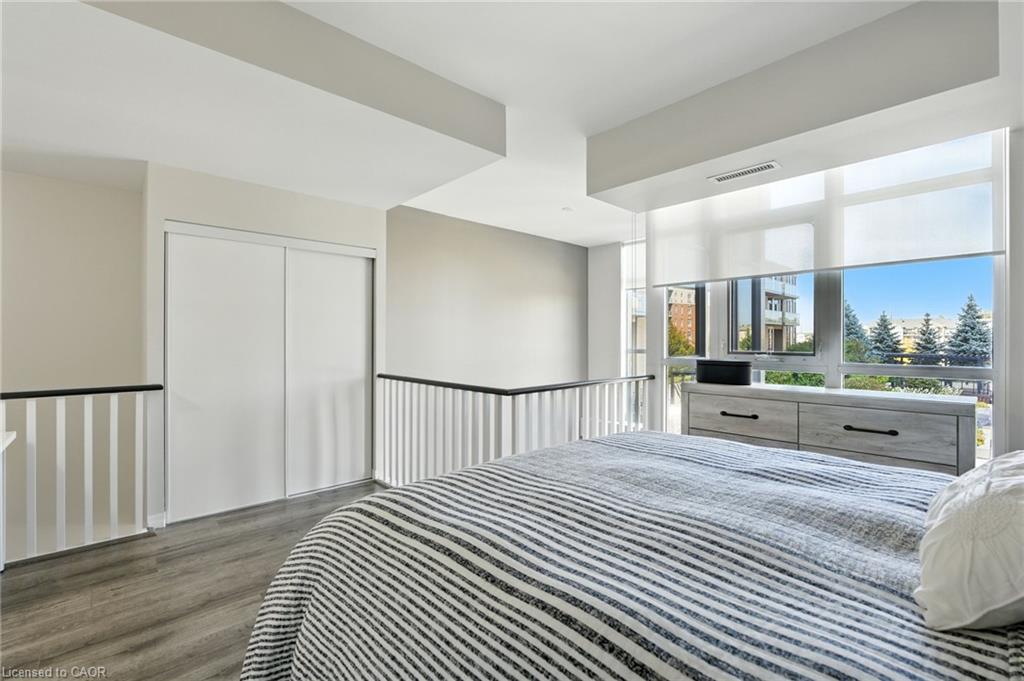 202-1940 Ironstone Drive, Burlington, ON - Indoor Photo Showing Bedroom