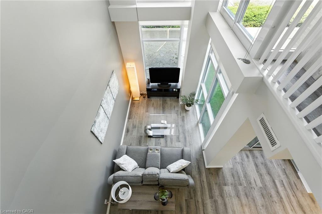 202-1940 Ironstone Drive, Burlington, ON - Indoor Photo Showing Other Room