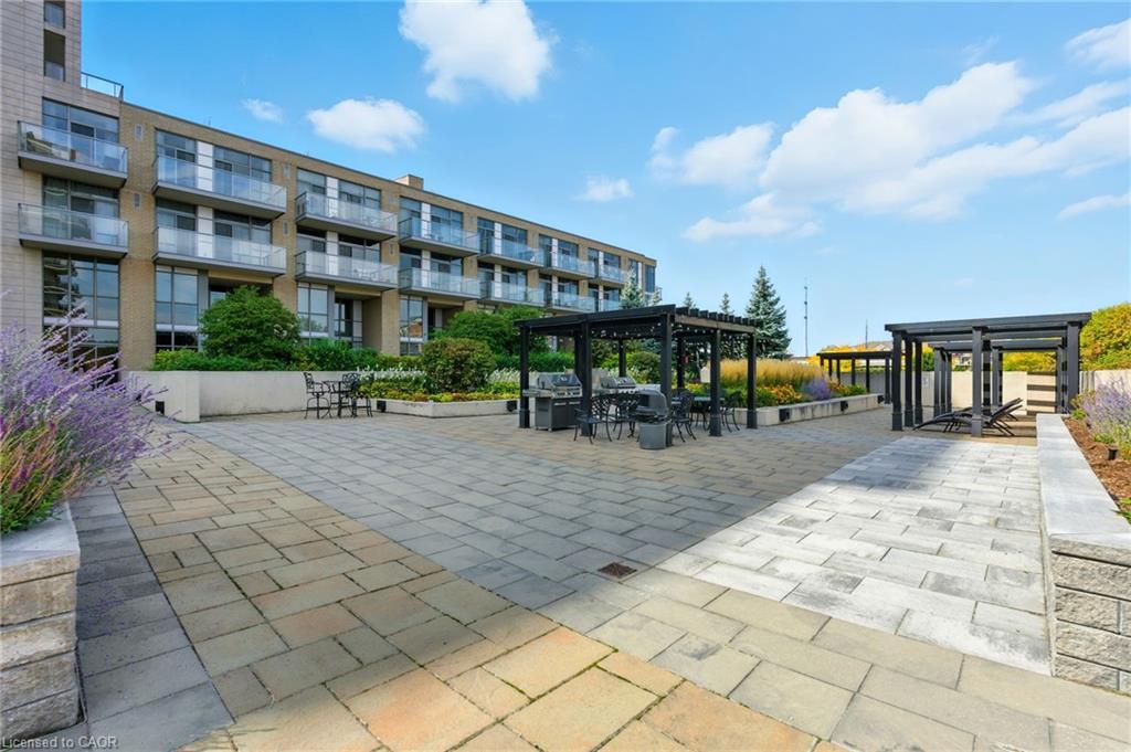 202-1940 Ironstone Drive, Burlington, ON - Outdoor
