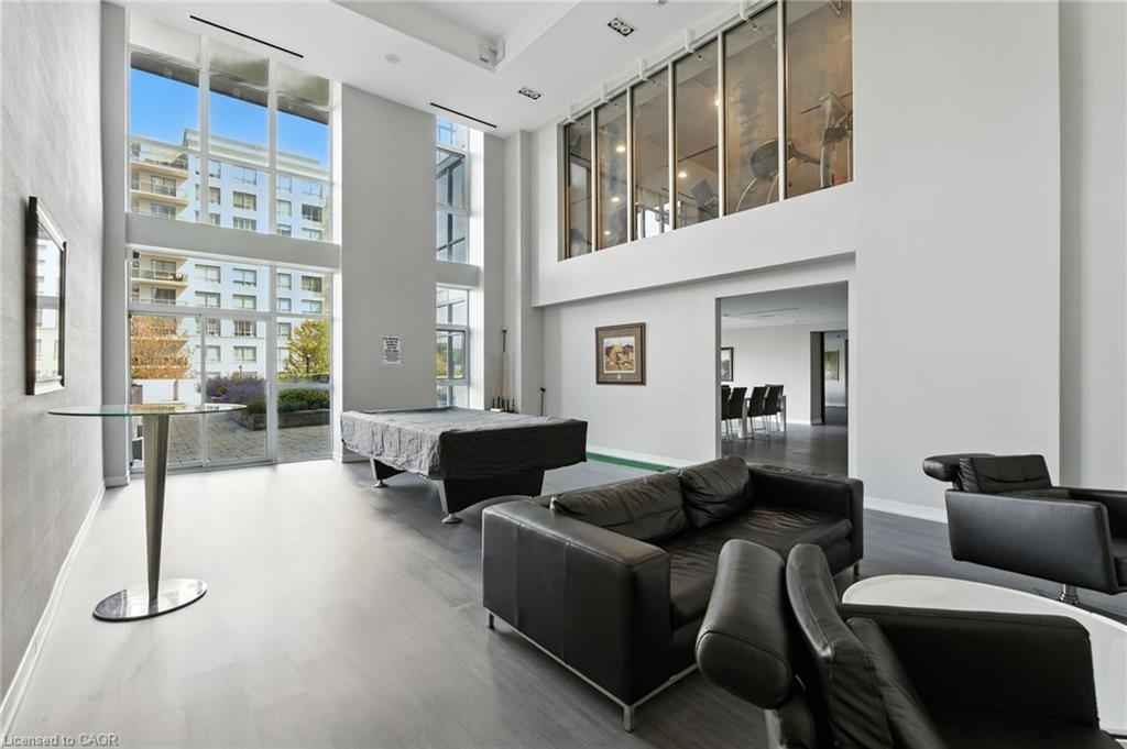 202-1940 Ironstone Drive, Burlington, ON - Indoor