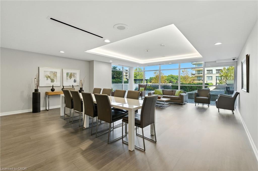 202-1940 Ironstone Drive, Burlington, ON - Indoor Photo Showing Dining Room