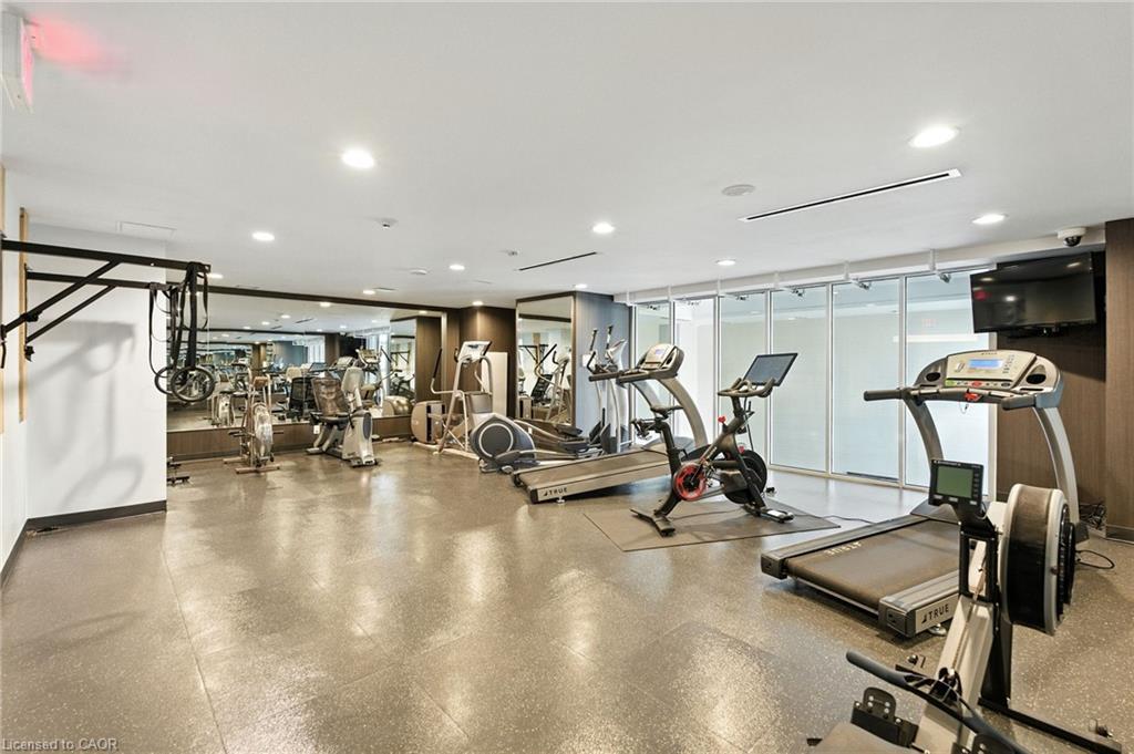 202-1940 Ironstone Drive, Burlington, ON - Indoor Photo Showing Gym Room