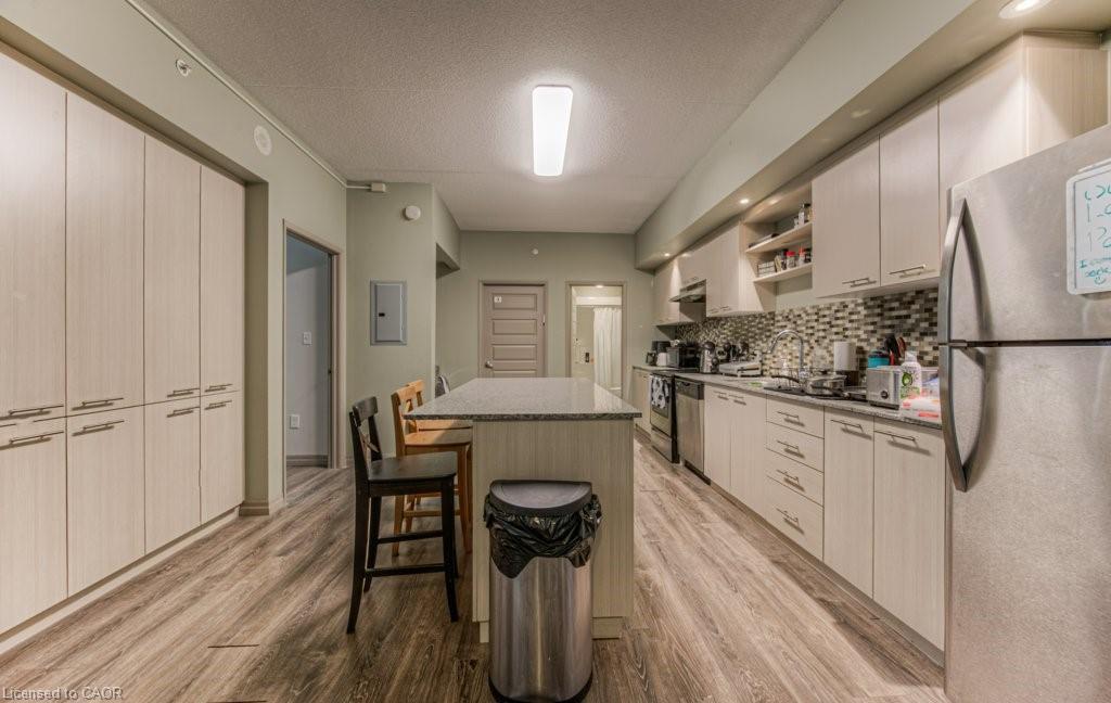 304-8 Hickory Street W, Waterloo, ON - Indoor Photo Showing Kitchen