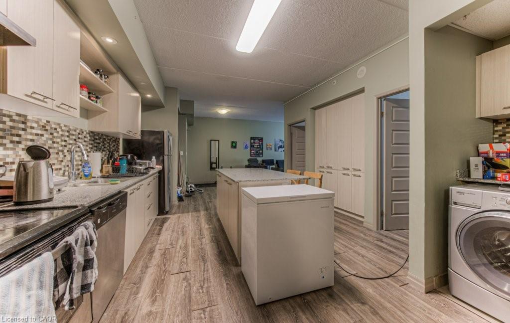 304-8 Hickory Street W, Waterloo, ON - Indoor Photo Showing Laundry Room