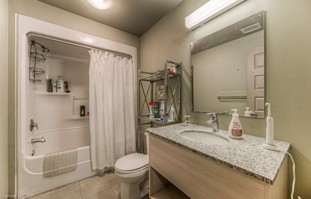 304-8 Hickory Street W, Waterloo, ON - Indoor Photo Showing Bathroom