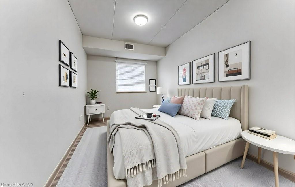 304-8 Hickory Street W, Waterloo, ON - Indoor Photo Showing Bedroom