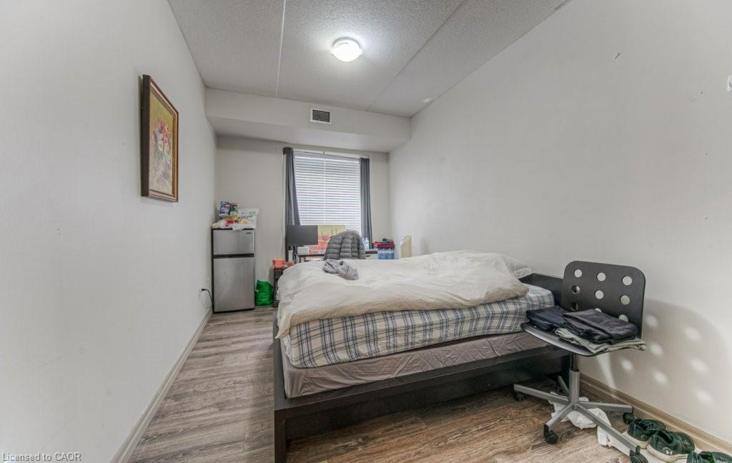 304-8 Hickory Street W, Waterloo, ON - Indoor Photo Showing Bedroom